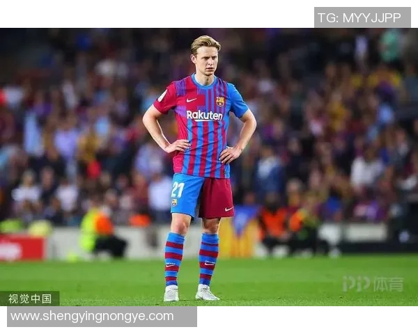 德容穿搭解析:透视球星上脚的足球鞋设计与性能优势 德容穿搭解析:透视球星上脚的足球鞋设计与性能优势