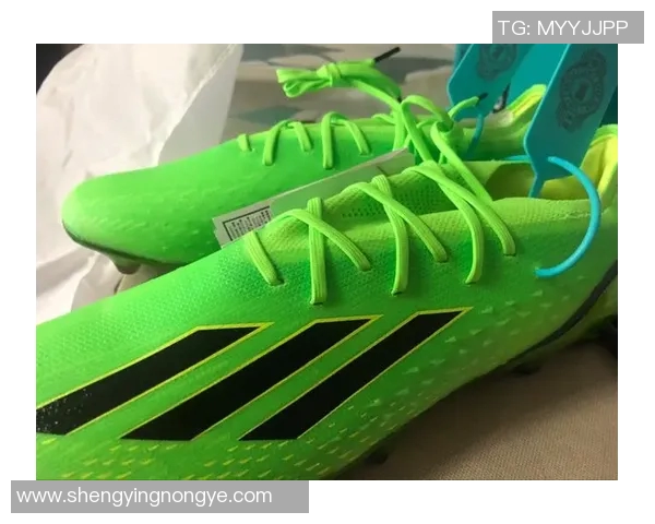 球星同款足球鞋包女款时尚潮流运动装备完美搭配提升比赛表现 球星同款足球鞋包女款时尚潮流运动装备完美搭配提升比赛表现