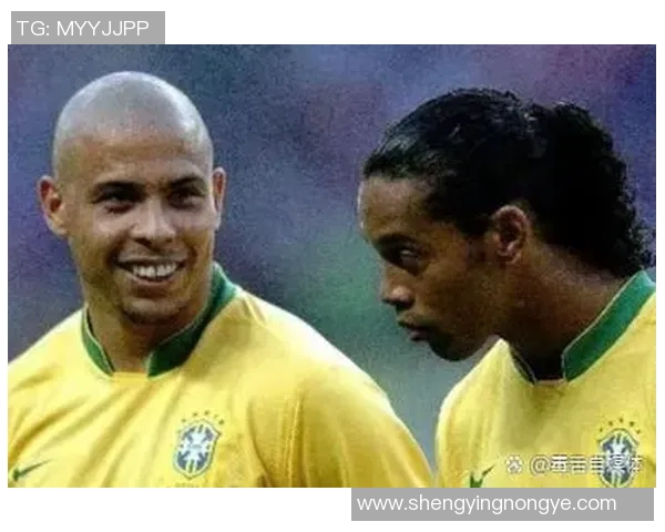 足球传奇同框:见证时代变迁的老一代球星合影瞬间 足球传奇同框:见证时代变迁的老一代球星合影瞬间